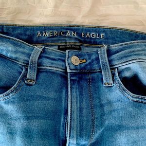 American Eagle medium wash stretchy jeans